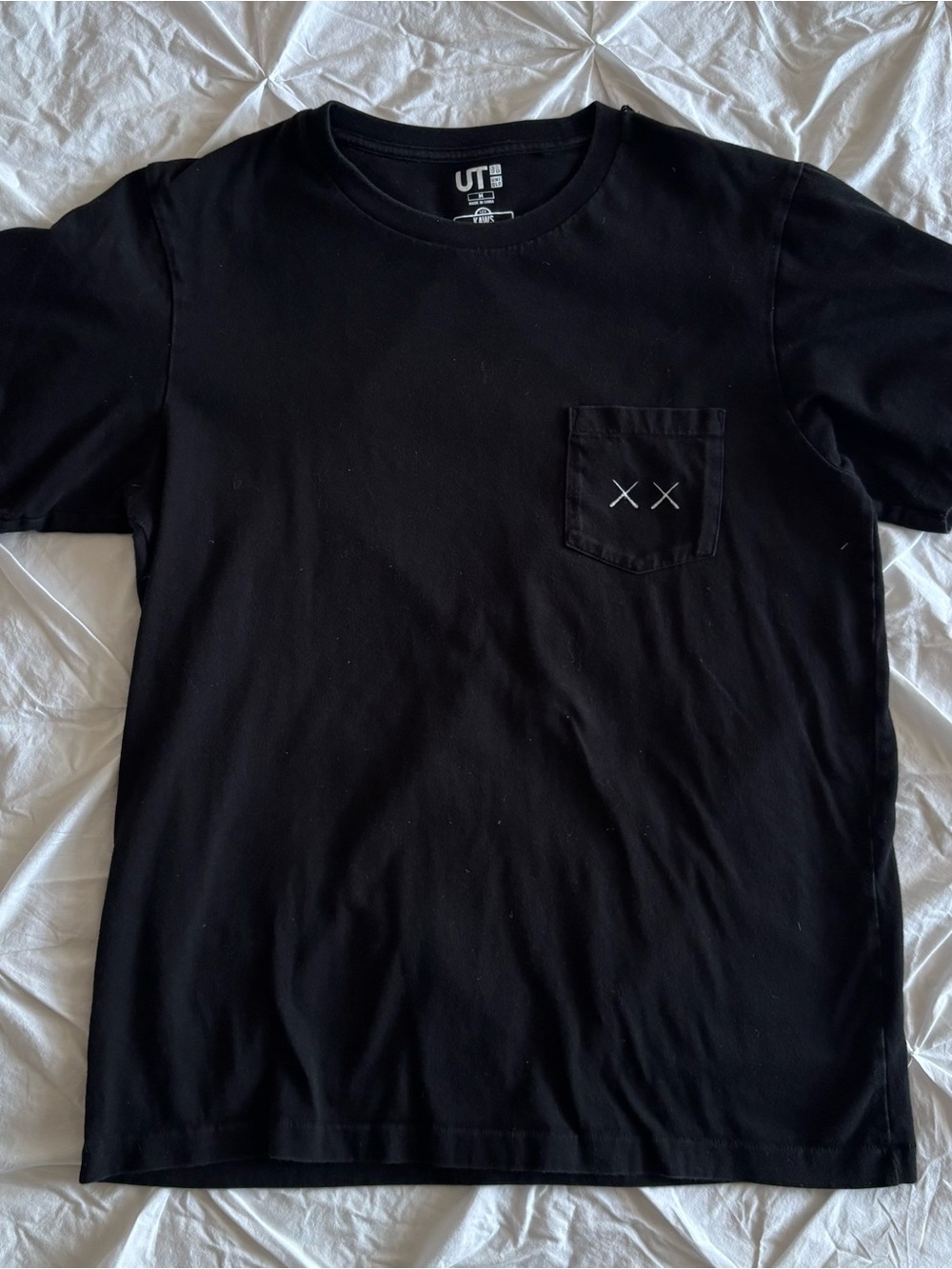 KAWS x sesame street uniqlo graphic tshirt